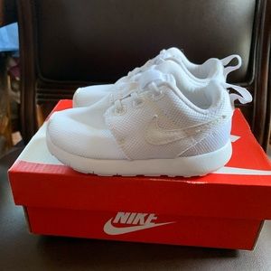 Toddler roshe all white size 6